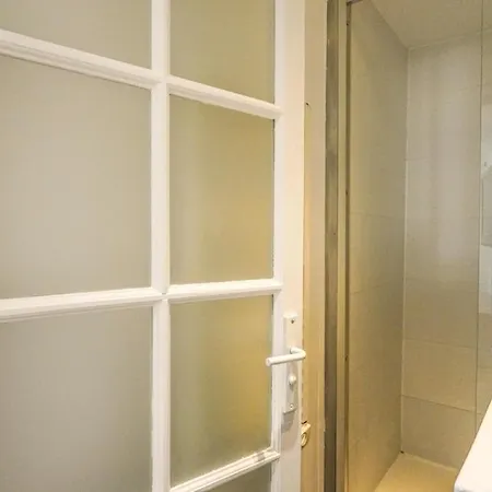 09 Grand Sunny Flat Notre Dame Paříž