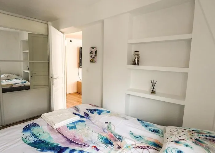 09 Grand Sunny Flat Notre Dame Paris